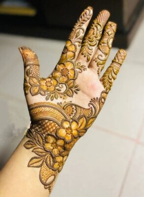 Mehndi Design looks classy and stylish