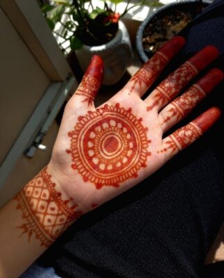 Mehndi Design looks elegant and graceful
