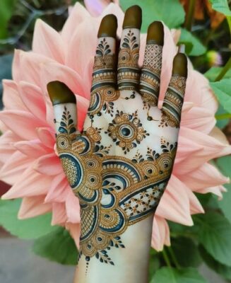 Mehndi Design makes hands look beautiful and elegant