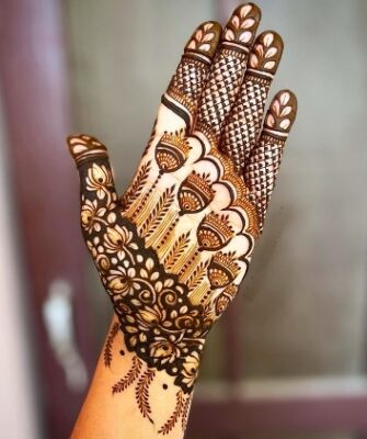 Mehndi Design suits both modern and traditional styles