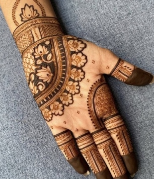 Mehndi Design suits women of all age groups