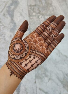 Mehndi Design suits women of all ages