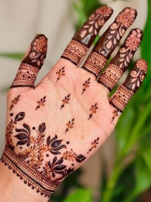Mehndi Designs can be simple or detailed