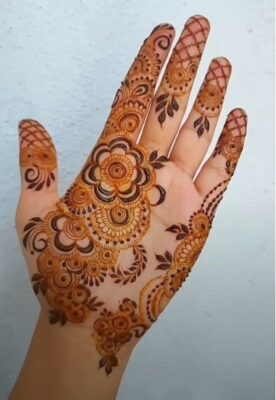 Mehndi Designs give a neat and clean look