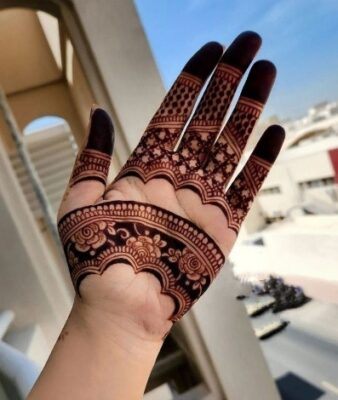 Mehndi Designs suit women of all age groups