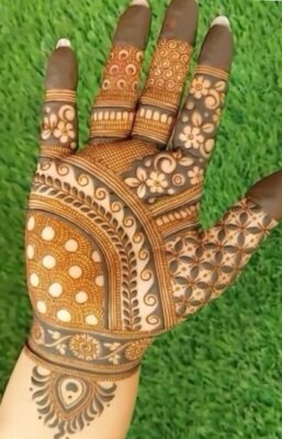 Minimal Mehndi Design is trendy and modern