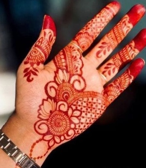 Minimal Mehndi Designs are trendy and modern