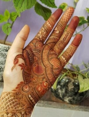 Royal Front Hand Mehndi Design adds grace to hands.