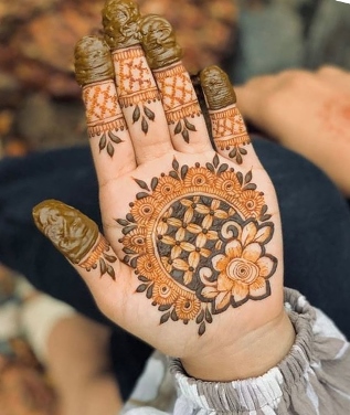Royal Front Hand Mehndi Design adds grace to hands