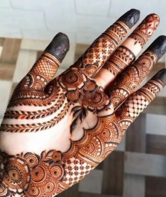 Royal Front Hand Mehndi Design completes a regal hand look