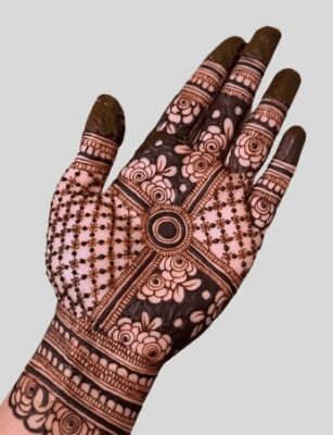 Royal Front Hand Mehndi Design creates a royal look