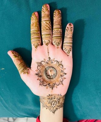 Royal Front Hand Mehndi Design highlights fine detailing