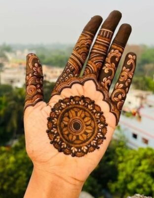 Royal Front Hand Mehndi Design is loved by brides