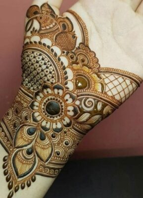 Royal Front Hand Mehndi Design is loved by mehndi artists