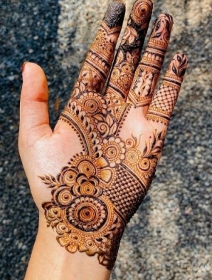 Royal Front Hand Mehndi Design looks stunning in photos