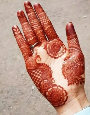 Royal Front Hand Mehndi Design makes hands stand out