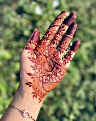 Royal Front Hand Mehndi Design suits special occasions