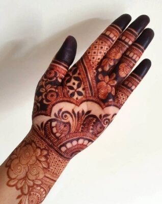 Royal Front Hand Mehndi Design suits special occasions
