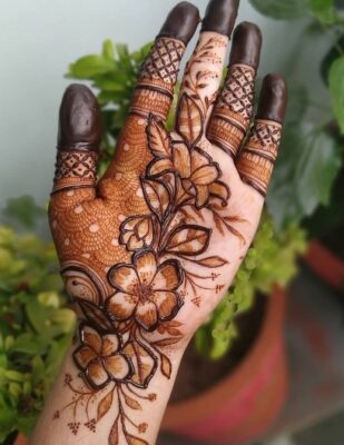 Simple Mehndi Design is easy for beginners to try