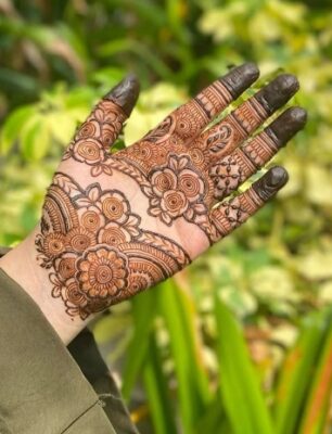 Simple Mehndi Designs are perfect for beginners