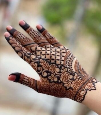Stylish Back Hand Mehndi Design adds charm to special functions