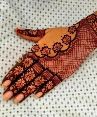 Stylish Back Hand Mehndi Design gives a classy hand appearance