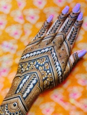 Stylish Back Hand Mehndi Design highlights finger patterns beautifully
