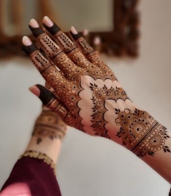 Stylish Back Hand Mehndi Design looks modern and elegant