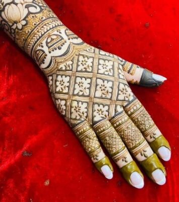 Stylish Back Hand Mehndi Design looks stunning in photos