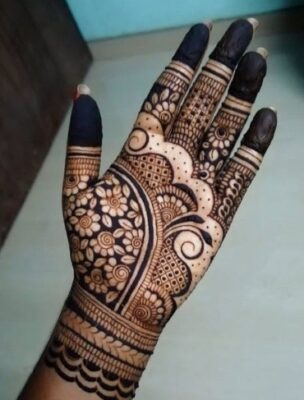 Traditional Mehndi Design never goes out of style