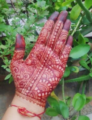 Very Simple Mehndi Design is great for quick functions
