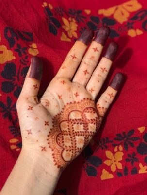 Very Simple Mehndi Design is ideal for kids