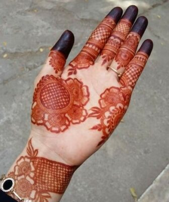 Very Simple Mehndi Design is perfect for casual occasions