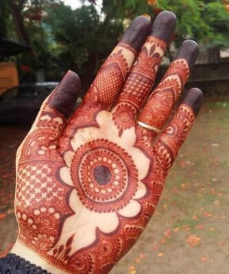 Very Simple Mehndi Design looks clean and elegant