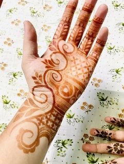Very Simple Mehndi Design suits daily wear