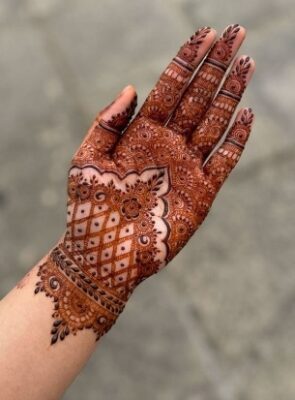 Aesthetic Mehndi Design adds a fresh and stylish touch