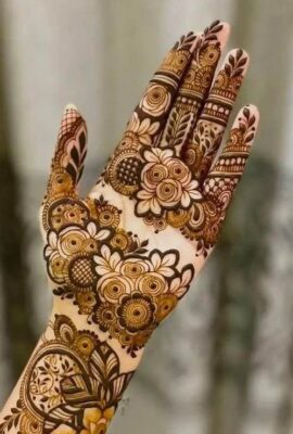 Aesthetic Mehndi Design creates a unique and trendy look