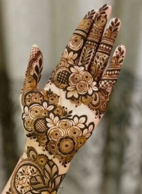 Aesthetic Mehndi Design enhances the beauty of hands