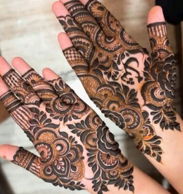 Aesthetic Mehndi Design focuses on neat and fine details