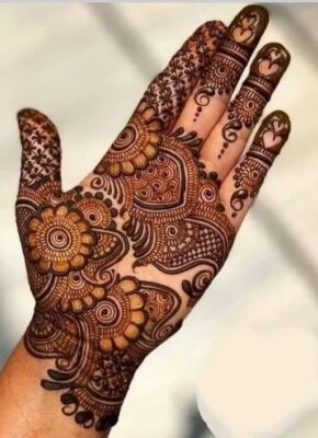 Aesthetic Mehndi Design gives a classy and stylish vibe