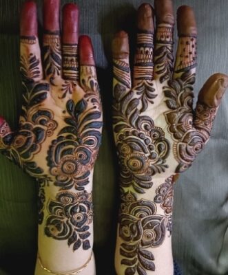 Aesthetic Mehndi Design gives a clean and modern look