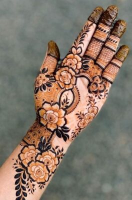 Aesthetic Mehndi Design gives a soft and artistic look