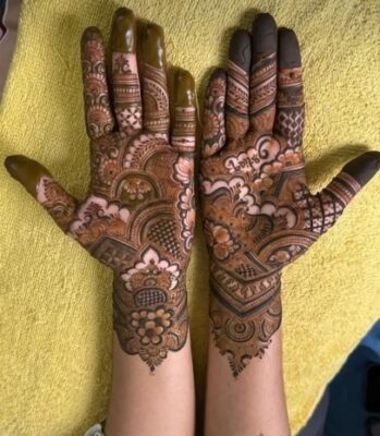 Aesthetic Mehndi Design highlights finger beauty softly