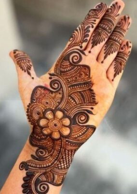 Aesthetic Mehndi Design is easy to apply at home