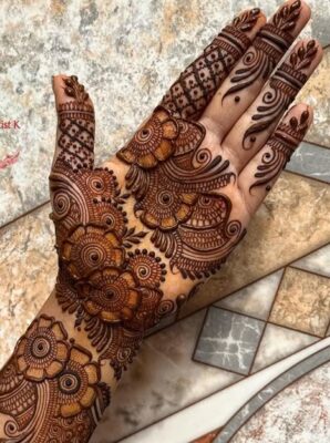 Aesthetic Mehndi Design is loved for its creative touch