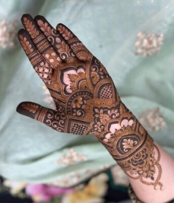 Aesthetic Mehndi Design is trending in modern mehndi art