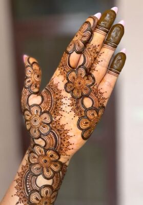 Aesthetic Mehndi Design is trending on social media