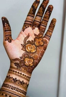 Aesthetic Mehndi Design looks elegant with minimal patterns
