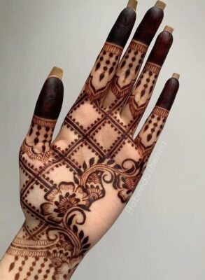 Aesthetic Mehndi Design never goes out of fashion