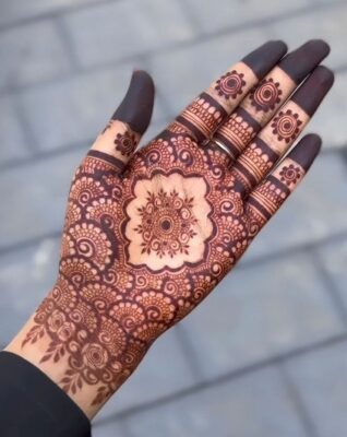 Aesthetic Mehndi Design works well for small functions
